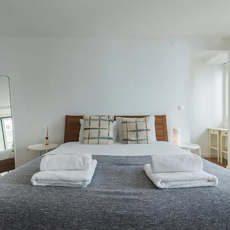 With Terrace Lissabon