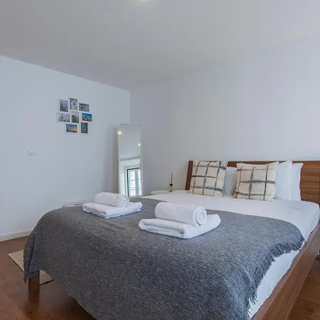 With Terrace Nyaraló