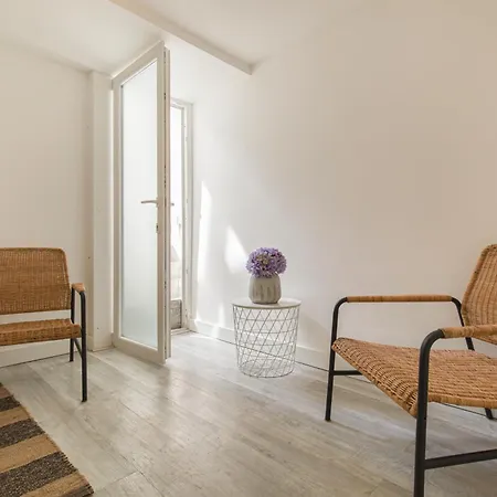 With Terrace Nyaraló